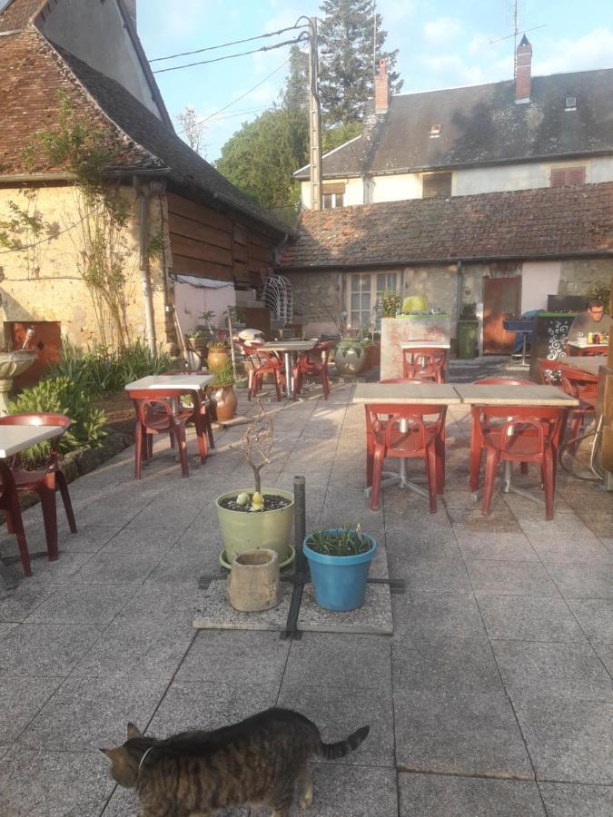 Auberge Du Bon Coin Moulins-Engilbert Eksteriør bilde